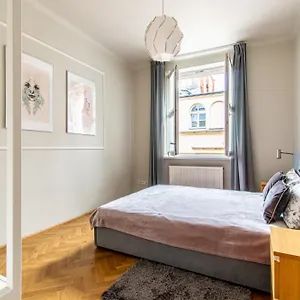 https://brokilon-house.krakowhotelspoland.com