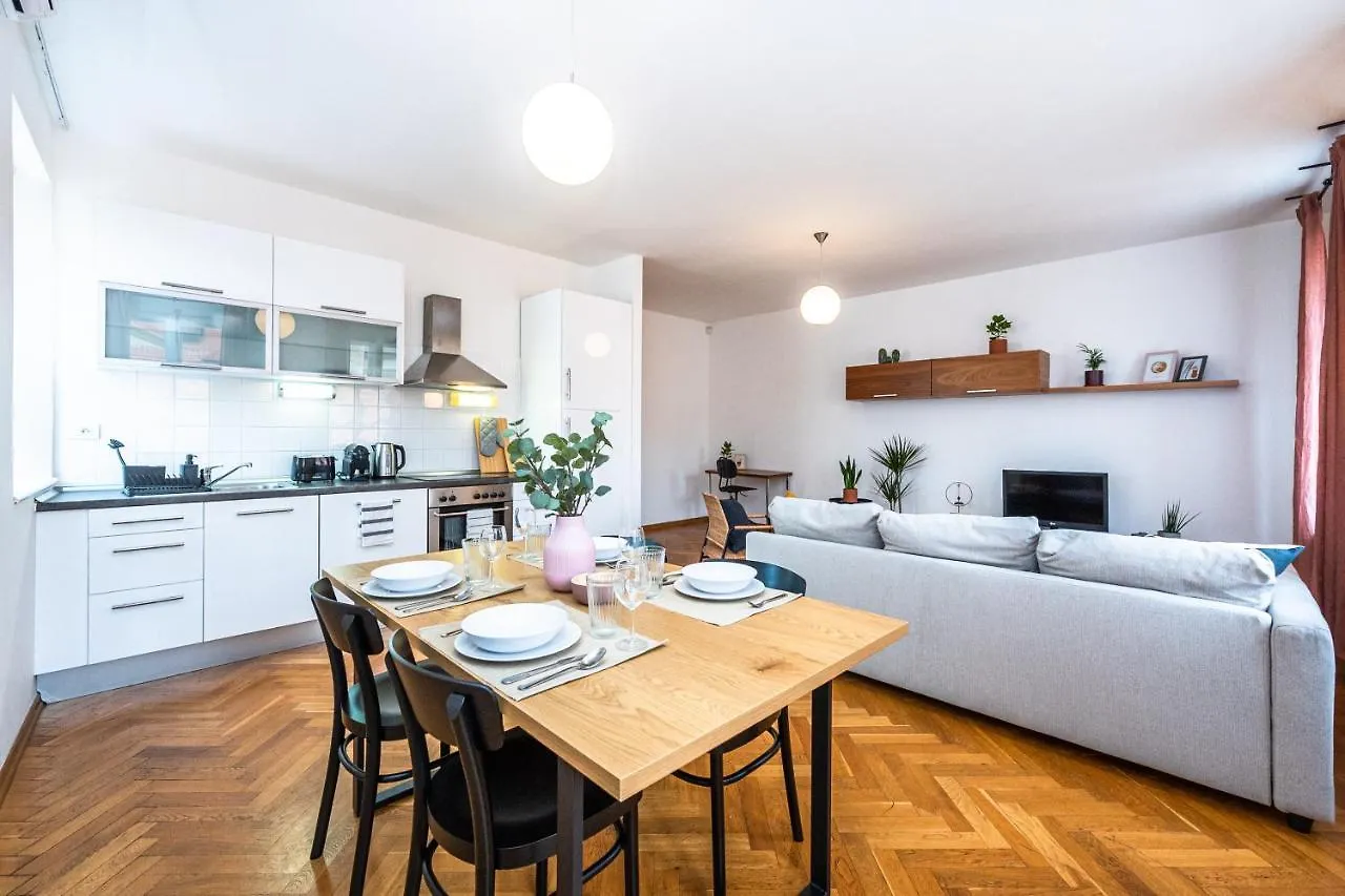 Charles Apartments In Old Town Prague