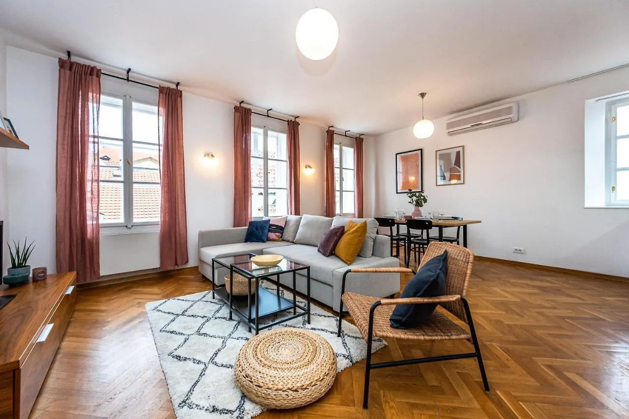 Charles Apartments In Old Town Prague