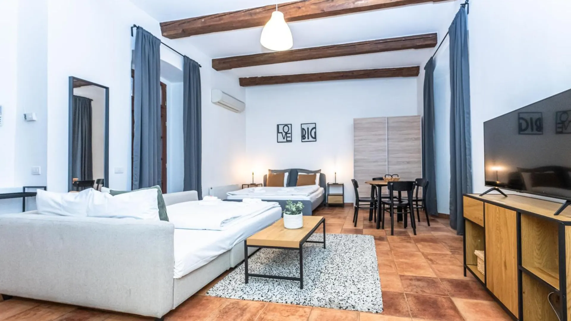 Charles Apartments In Old Town Prague