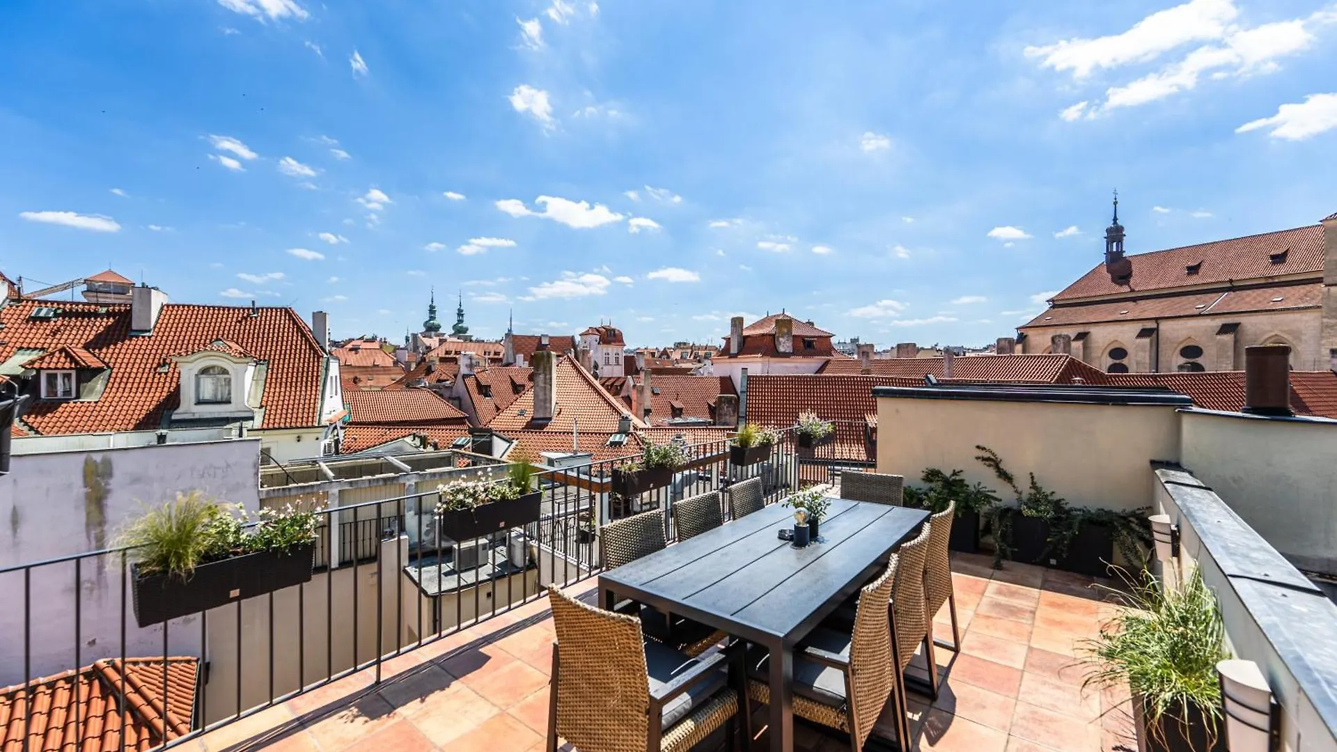 Charles Apartments In Old Town Prague
